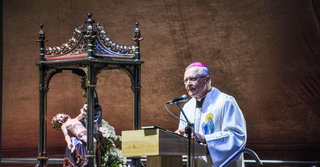 Biskup udziela dyspensy od uczestnictwa w niedzielnej mszy świętej