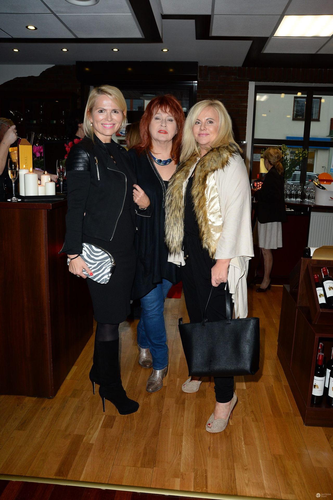Anna Jurksztowicz, Danuta Błażejczyk i Joanna Kurowska na otwarciu salonu z ekskluzywnymi trunkami w Konstancinie