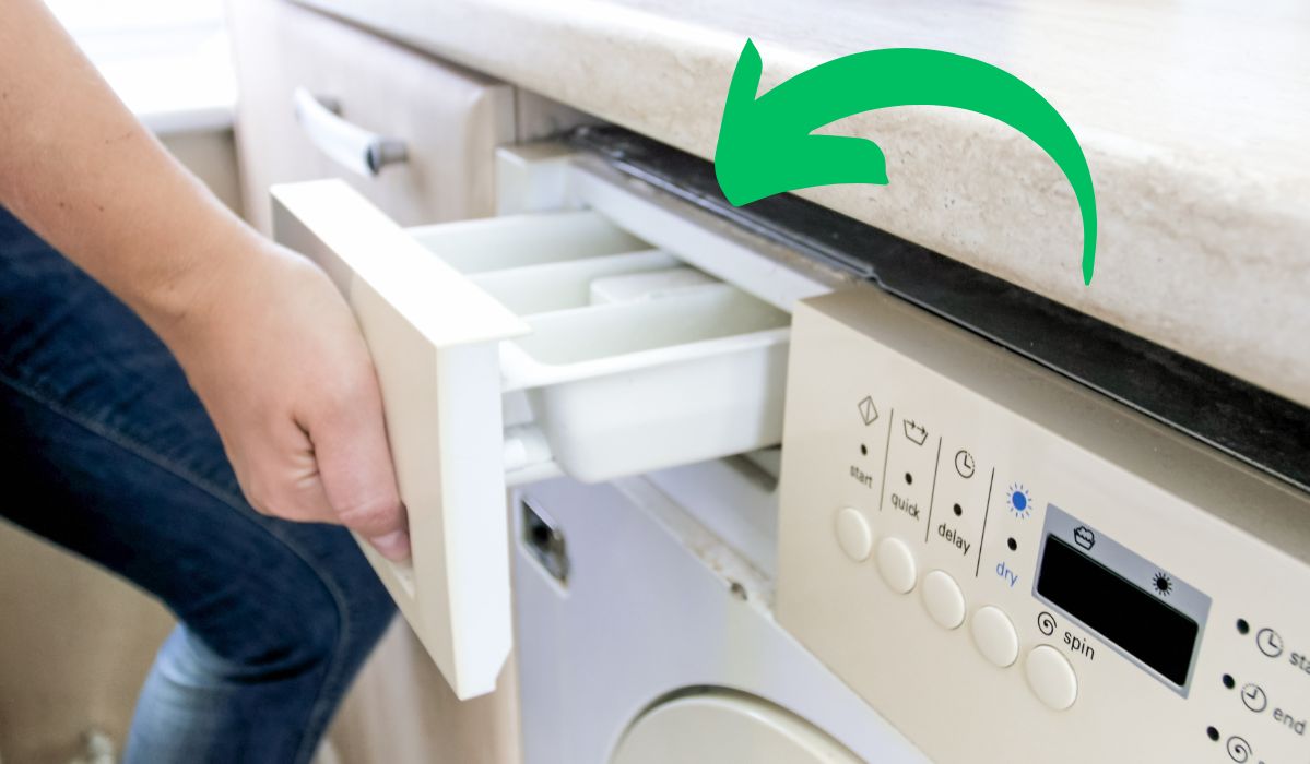 Choć pralka pomaga zadbać o świeżość naszych ubrań, należy pamiętać, że sama maszyna też potrzebuje regularnego czyszczenia/źródło: Кирилл Рыжов/Adobe Stock