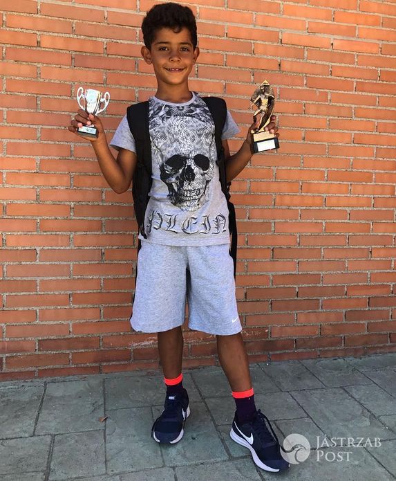 Cristiano Ronaldo Junior gra na bosiku