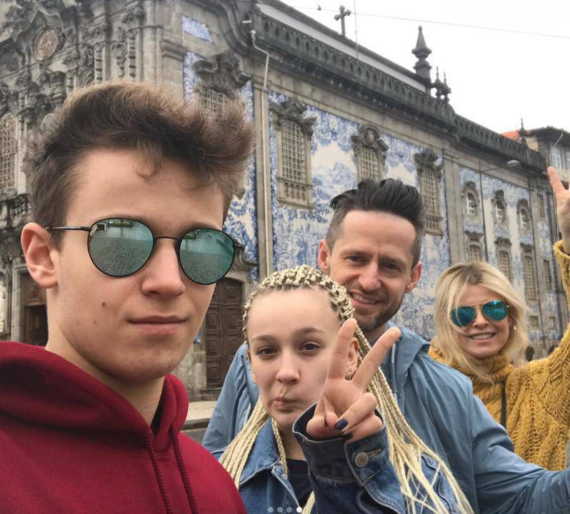 Mandaryna z córką Fabienne, synem Xavierem i partnerem