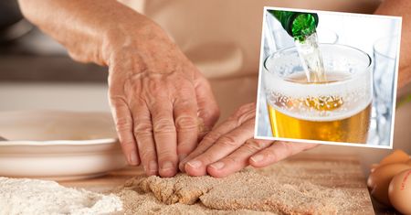 Włóż do niego plastry schabu i wstaw do lodówki. Nietypowe kotlety rozpływają się w ustach