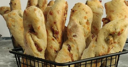 Czosnkowa bagietka ma mocną konkurencję. Tą przekąską wszyscy się zachwycą