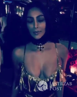 Kim Kardashian na świątecznej imprezie 2016