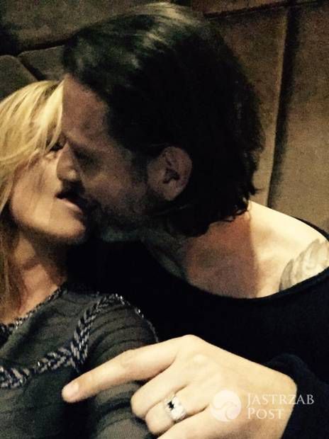Małgorzata Rozenek i Radosław Majdan całują się na koncercie Lady Pank (fot. Facebook)