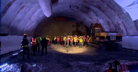 Wydrążono pierwszą nitkę najdłuższego tunelu w Polsce. Nowa zakopianka coraz bliżej