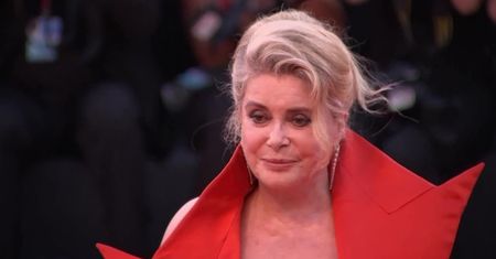 Catherine Deneuve przeszła mikroudar