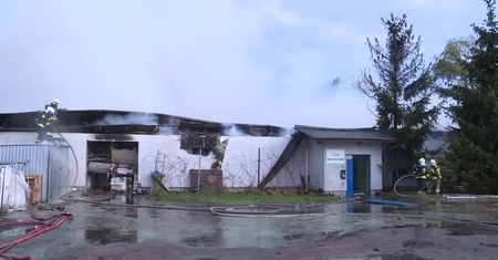 Pożar hali magazynowej w Zielonej Górze. Z ogniem walczył 20 zastępów straży pożarnej