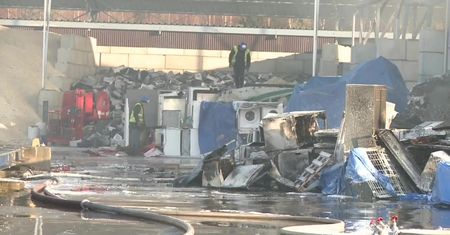 Pożar składowiska elektrośmieci pod Kielcami. Przyczyny nieznane