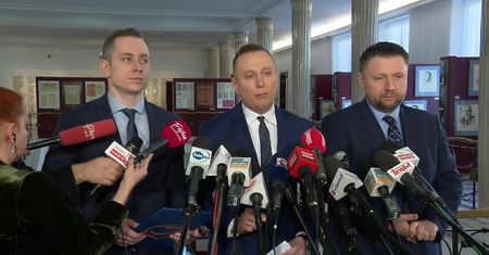 PO o ustaleniach prokuratury, że kierowca A. Macierewicza nie miał uprawnień