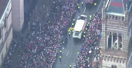 Śpiewy, tańce i wielotysięczny tłum kibiców. Mistrzowska parada New England Patriots