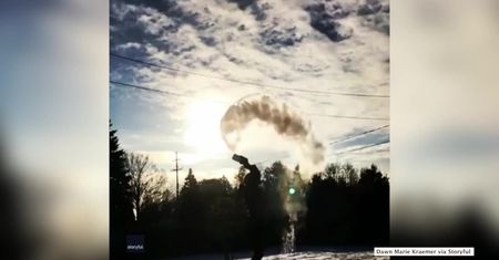 Kawa mrożona… w powietrzu. Pokaz baristki z Michigan w temperaturze – 22 st.