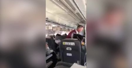 Boeing 737 lecący z Moskwy do Berlina zawrócony. Podejrzenie dekompresji kabiny