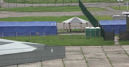 Polscy prokuratorzy badają wrak tupolewa w Smoleńsku