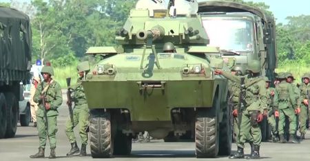 N. Maduro zarządził manewry wojskowe przy granicy z Kolumbią