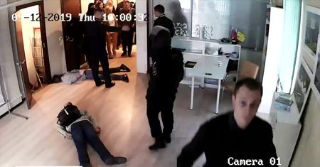 Naloty na siedziby fundacji Aleksieja Nawalnego. Blisko 200 przeszukanych biur w 40 miastach