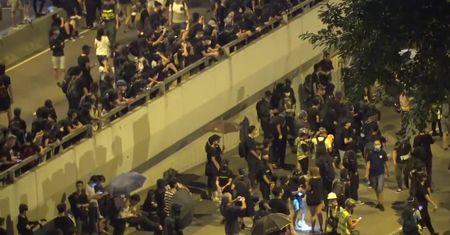 Wielotysięczne protesty w Hongkongu. Policja użyła armatek wodnych