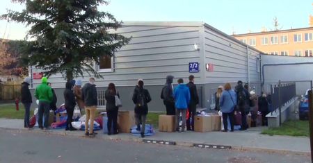 Kolejka do zdania protokołów z głosowania. Przedstawiciele komisji w Białymstoku czekali od świtu