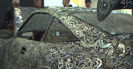 Skoro można zbudować Bugatti z Lego, to czemu nie… Porsche ze złomu? Replikę GT3 RS z odzysku wystawiono podczas Essen Motor Show