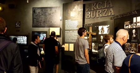 Znany brytyjski bokser z wizytą w Polsce. David Haye zwiedził Muzeum Powstania Warszawskiego