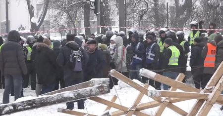 Policja zlikwidowała miasteczko zwolenników Saakaszwilego przed parlamentem w Kijowie, 10 osób rannych