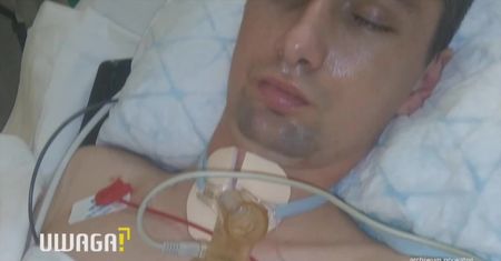 Brutalnie pobity upadł na ulicę. Potem przejechał go samochód