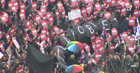 „Czarny protest” pod Sejmem przeciwko zaostrzeniu przepisów aborcyjnych