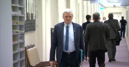 Zakaz opuszczania kraju i milion złotych kaucji dla senatora Koguta. “To nie środek zapobiegawczy tylko kara”