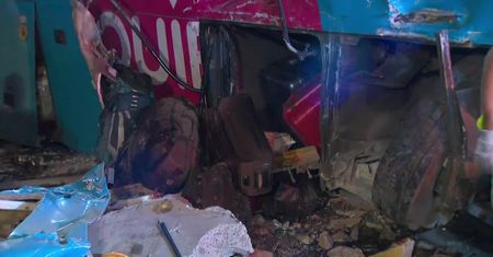 21 rannych po wypadku autokaru pod Brukselą. Pojazd uderzył w bariery ochronne i przewrócił się na bok