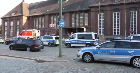 Policjantka zastrzeliła nożownika w pociągu w Niemczech. Dworzec we Flensburgu ewakuowany