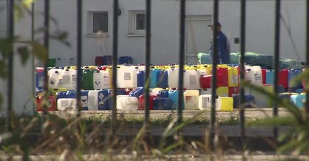 8 ton nielegalnie składowanych substancji w Pruszczu Gdańskim. Był tam między innymi kwas siarkowy