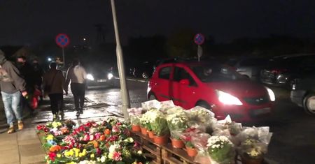 Kolejki przed cmentarzami i tłok w piątkowy wieczór. Konsekwencje decyzji premiera na ostatnią chwilę