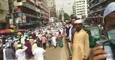 Masowe protesty w stolicy Bangladeszu przeciwko Francji. Prezydent E. Macron bronił karykatur Mahometa