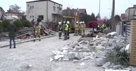 Dom jednorodzinny w Puławach runął po wybuchu gazu. Zginęły dwie osoby