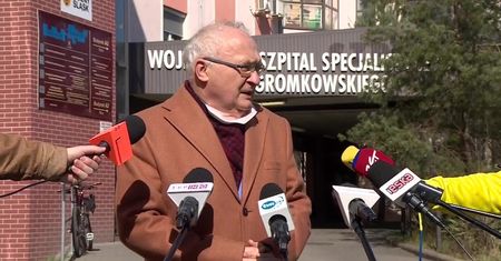 Pacjenci z Wrocławia przyjmują eksperymentalną mieszankę leków na koronawirusa. Dzięki tej mieszance choroba nie postępuje.