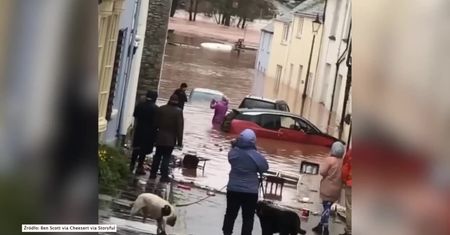 Sztorm Dennis w Wielkiej Brytanii. Ulice Crickhowell i Pontypridd zamieniły się w rwące potoki