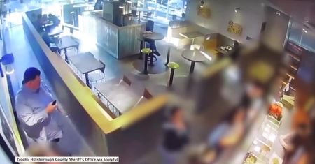 Schylił się, zajrzał kobiecie pod spódnicę i zrobił zdjęcie. Policja z Florydy zatrzymała podglądacza