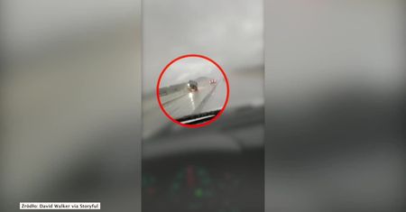 Przeleciał przez barierki ochronne na przeciwległy pas autostrady. Niebezpieczny wypadek w Oklahomie