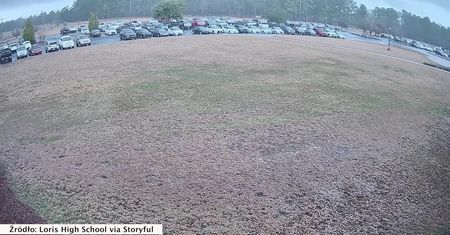 Tornado przewracało zaparkowane na parkingu auta. Załamanie pogody przyniosło znaczące straty
