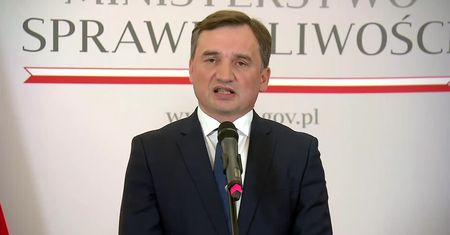 Z. Ziobro: Uzależnienie wypłat funduszy UE od praworządności może wymusić legalizację małżeństw homoseksualnych