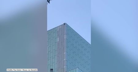 Francuski youtuber wspiął się na wieżowiec w Barcelonie bez zabezpieczeń
