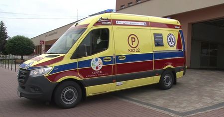 Nowoczesny ambulans trafił do wyposażenia szpitala w Dąbrowie Tarnowskiej. Zakup sfinansowano z Funduszy Europejskich