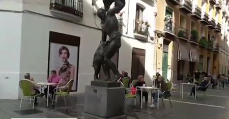 Hiszpania rozpoczęła luzowanie obostrzeń. Otwarte restauracje i kościoły