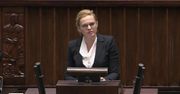 “Wchodził na ten cmentarz, kiedy ja nie mogłam, a teraz śmie mnie wyzywać”. Ostra reakcja B. Nowackiej na słowa J. Kaczyńskiego o “chamskiej hołocie”