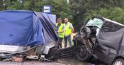 Śmiertelny wypadek na DK 20 w Siemczynie w woj. zachodniopomorskim. Bus zderzył się z osobówką