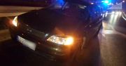 Auto wpadło na barierki w Warszawie. Za kierownicą 101-latek