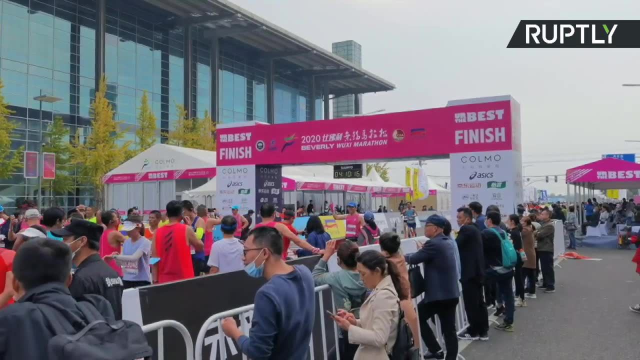 Tysiące biegaczy wzięło udział w maratonie w chińskim Wuxi, który został przełożony o ponad siedem miesięcy ze względu na pandemię