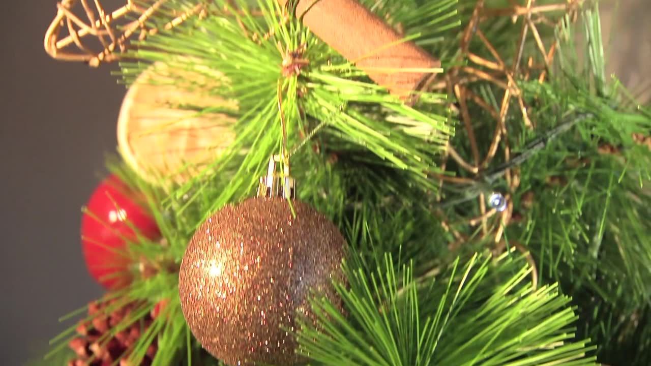 Święta inne niż wszystkie. Jak spędzić je bezpiecznie i z myślą o potrzebujących?