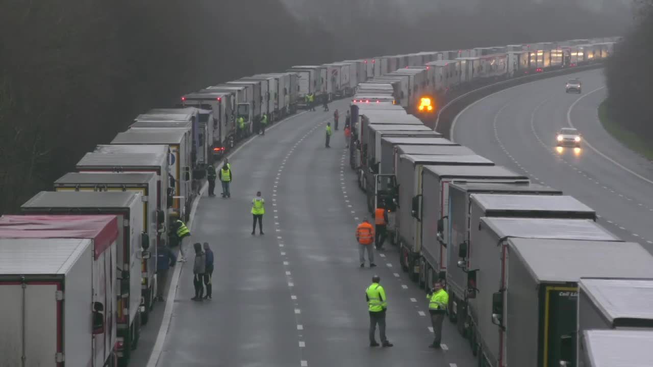 Polscy medycy, którzy brali udział w akcji testowania kierowców w Dover, są już w Warszawie