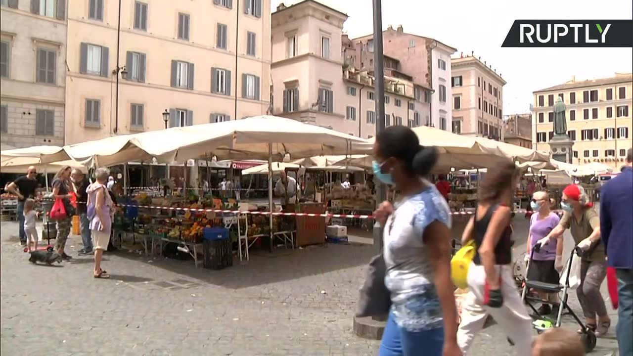 Życie wraca na ulice Rzymu. Otwarte kafejki i stragany z jedzeniem